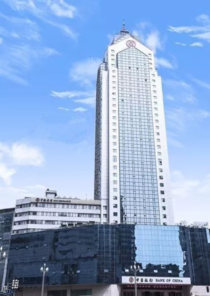 地下3层,地上38层,建筑高度160米的四川中银大厦建成,是成都非常"洋气