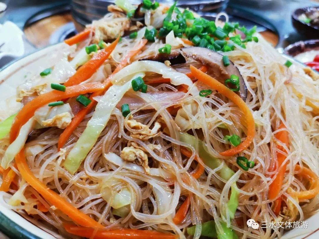 台式炒粉丝,不同于本地炒粉丝,使用台湾乌醋和进口酱油炒制的哦