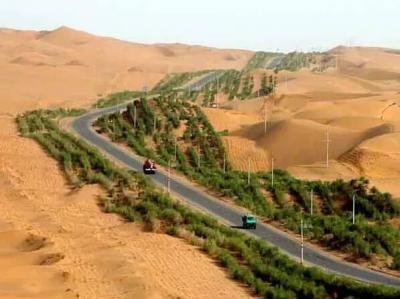 中國建成世界首條環沙漠鐵路線
