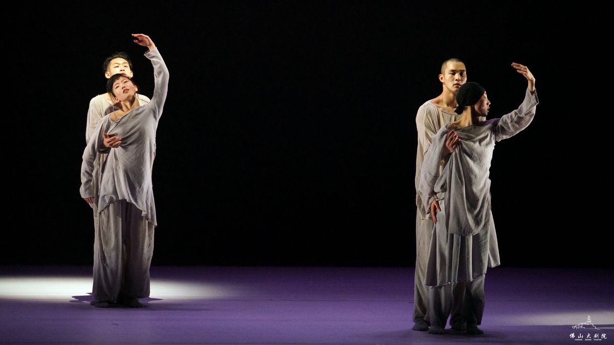 1月7日晚,谢欣,黎星在总决赛前夜来到佛山大剧院,联合带来舞蹈作品