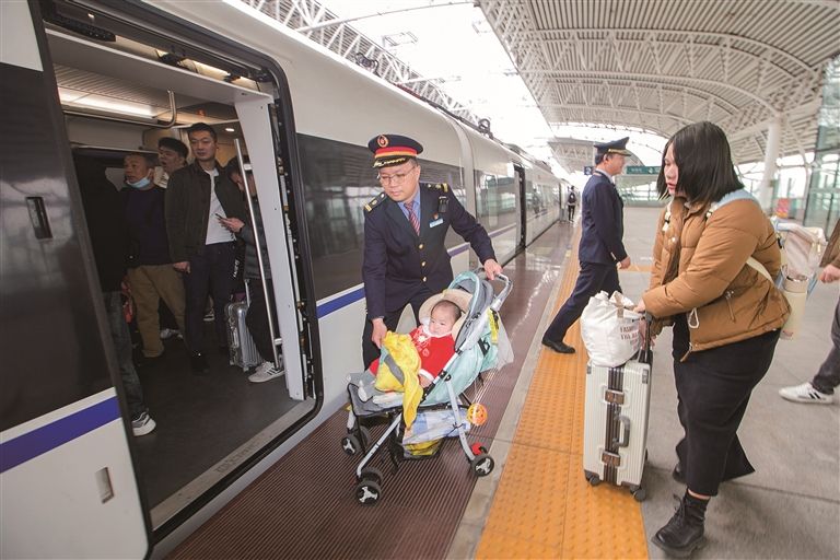 春運啟幕 佛山全力護航回家路