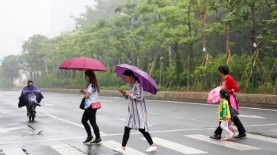 佛山入夏 大雨來退“燒”