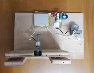 佛山學(xué)子發(fā)明“汽車破窗系統(tǒng)”獲省科技創(chuàng)新大賽一等獎(jiǎng) 