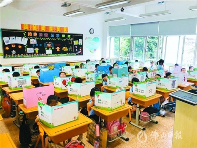 展示寒假作業(yè)  收獲優(yōu)秀證書  佛山最后一批小學(xué)生返校