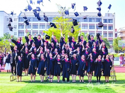 高明各大高校舉行“云畢業(yè)典禮”，學生花式作別校園