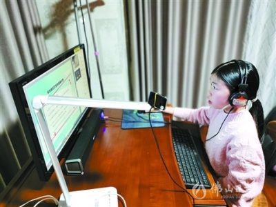 南海小學(xué)生化身“葉子老師”直播  課程點(diǎn)擊量破萬