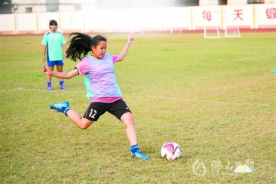 本科上線2311人 三水高考成績?yōu)楹稳绱肆裂?？? title=