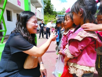 禪城兩所學校走進涼山布拖縣，助力教育扶貧