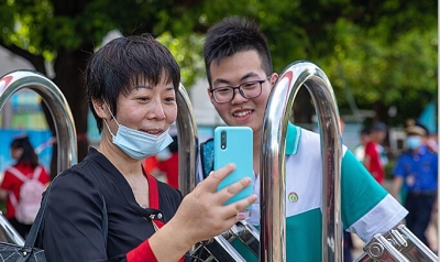 佛山近4.3萬名學(xué)子高考  語文作文出彩難 數(shù)學(xué)難度不大