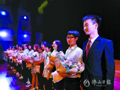 三水中學舉行2020屆高三畢業(yè)典禮  難舍師生情誼