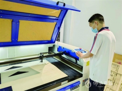 高明區(qū)高級(jí)技工學(xué)校5件作品獲科技創(chuàng)意大賽一等獎(jiǎng)