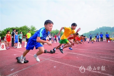 三水區(qū)中小學(xué)生田徑運動會開幕，千余名選手競技