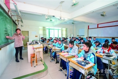 梁耀斌帶隊(duì)到高明一中調(diào)研 集中資源力促教育跨越轉(zhuǎn)變