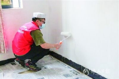 粉刷新房子 照亮新生活  高明区志愿者帮扶困难儿童筑梦成长