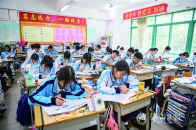 高考倒計時11天，高明學(xué)子全力備考 花樣減壓