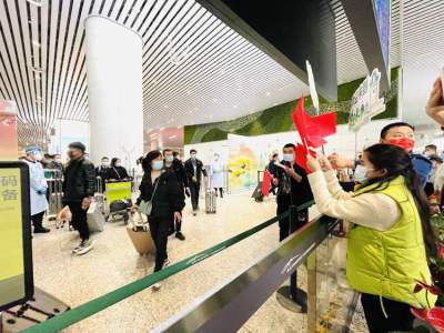 南海企業(yè)包“復(fù)工專機(jī)”接150名員工返崗