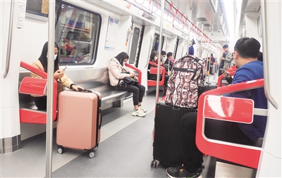 佛山地鐵運營新規(guī)征求公眾意見：一名成人可免費攜帶兩名兒童