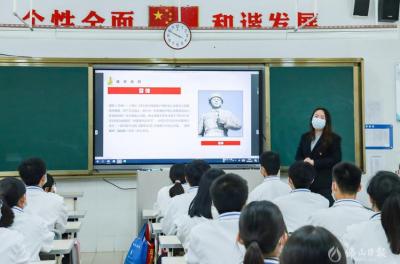 聽英雄事跡 云端寄哀思