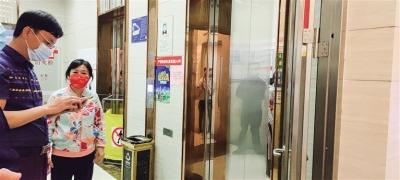 這里的電梯為何失修大半年？