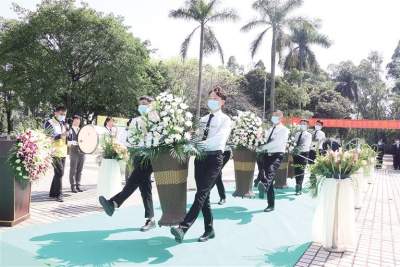 鮮花寄哀思 卡片傳真情 