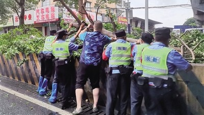 南海雅瑤出現(xiàn)弱龍卷風(fēng)