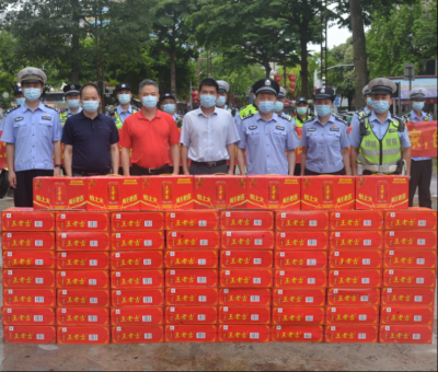 禪城區(qū)總工會開展助力創(chuàng)建全國文明城市送清涼慰問活動