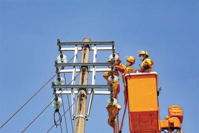 高溫烤驗(yàn)中，他們堅(jiān)守崗位