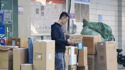 這種好友不要加！兩女子添加“快遞員”好友被騙70多萬元