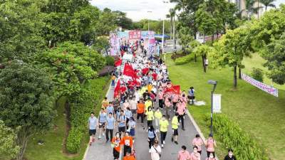 三龍灣舉行“8·8徒步”活動(dòng)，數(shù)百人樂(lè)享“活力走”