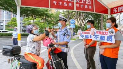 市公安機(jī)關(guān)開展最嚴(yán)交通安全整治行動(dòng) 