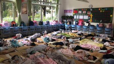 小學(xué)生在校午休100%“躺著睡”