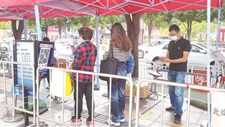 走訪佛山市核酸檢測采樣點——綠色通道暖心 分類采樣高效