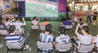 佛山球迷花樣看球拉滿(mǎn)世界杯氣氛