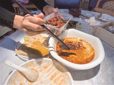 “文明餐桌”成共識 齊做節(jié)約糧食的追“光”者