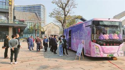 婦女節(jié)主題公交開啟佛山巡游之旅