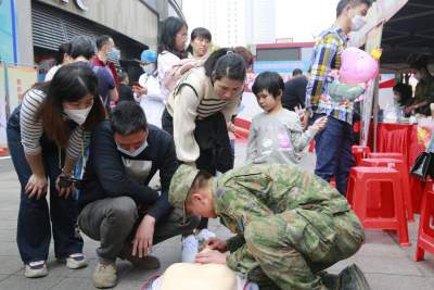 佛山軍地攜手開展學(xué)雷鋒志愿服務(wù)