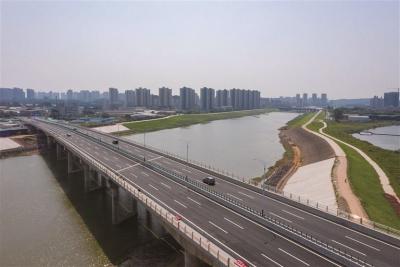 高明海華橋主線通車