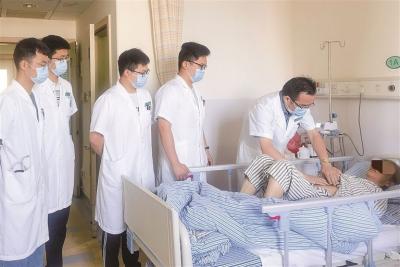 市中医院肝胆外科团队挑战高难度急诊手术