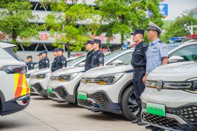 南海公安舉行新購(gòu)置警車(chē)交車(chē)儀式