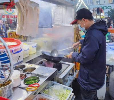  城市煙火氣背后的奮斗故事 “我在夜市做攤主”