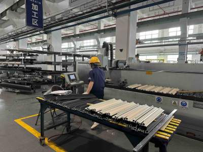 廣東鳳鋁：緊跟市場變化 手握訂單鉚勁生產(chǎn)