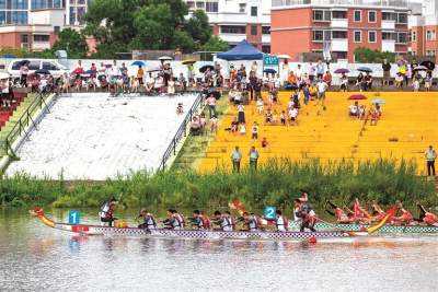 大灣區(qū)17支龍舟隊(duì)滄江河飛槳逐浪