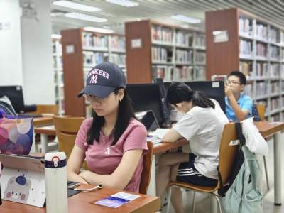 中秋假期，佛山文博場館人氣旺