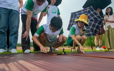 廣東工業(yè)大學師生實地研學，領略國家級非遺香云紗染整技藝魅力