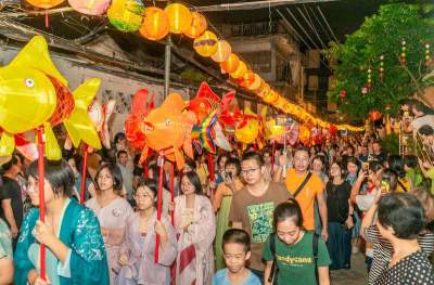 顺德大良：第四届升平大良鱼灯会启动仪式暨鱼灯巡游举行