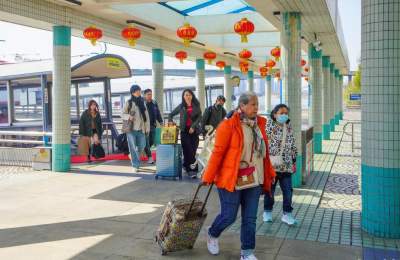 大年初一順德港迎客流高峰