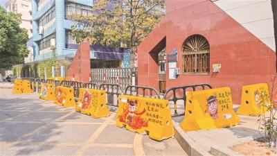 順德師生通過(guò)藝術(shù)涂鴉扮靚學(xué)校門(mén)面