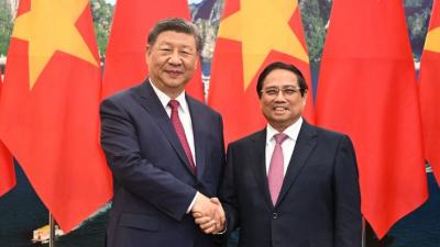 习近平会见越南总理范明政