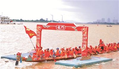 高明西江龍舟巡游鳴鼓開槳