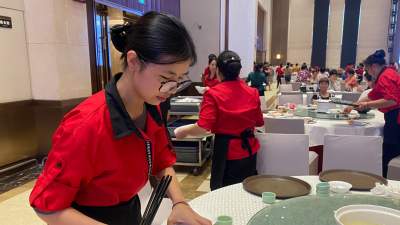 顺德一考生暑期勤工俭学“走红”网络 
